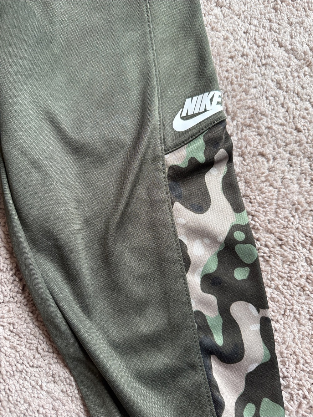Nike Boys Size 5 Olive & Camouflage Two-Piece Track Set - Picture 5 of 5